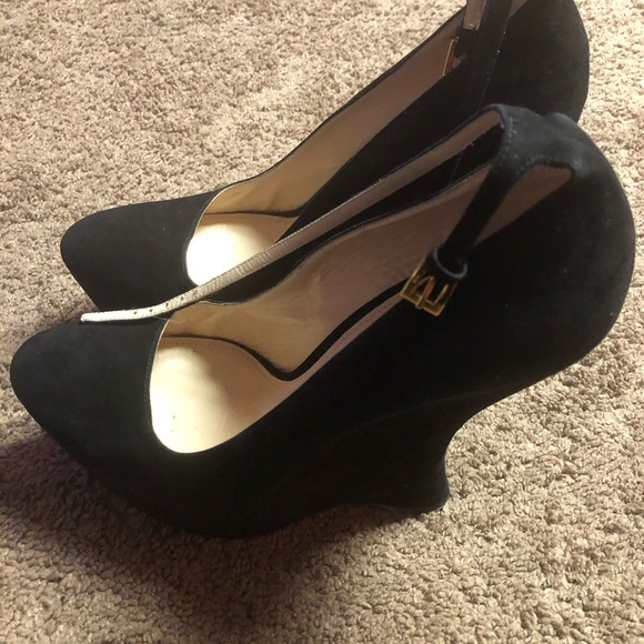 Prada - Picture 2 of 5